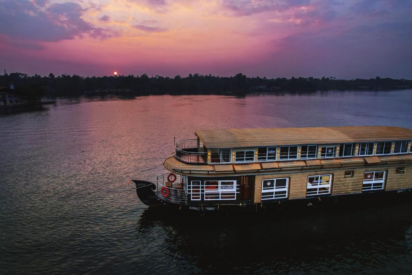 Venice Premium Houseboats Alleppey Alappuzha Exterior photo