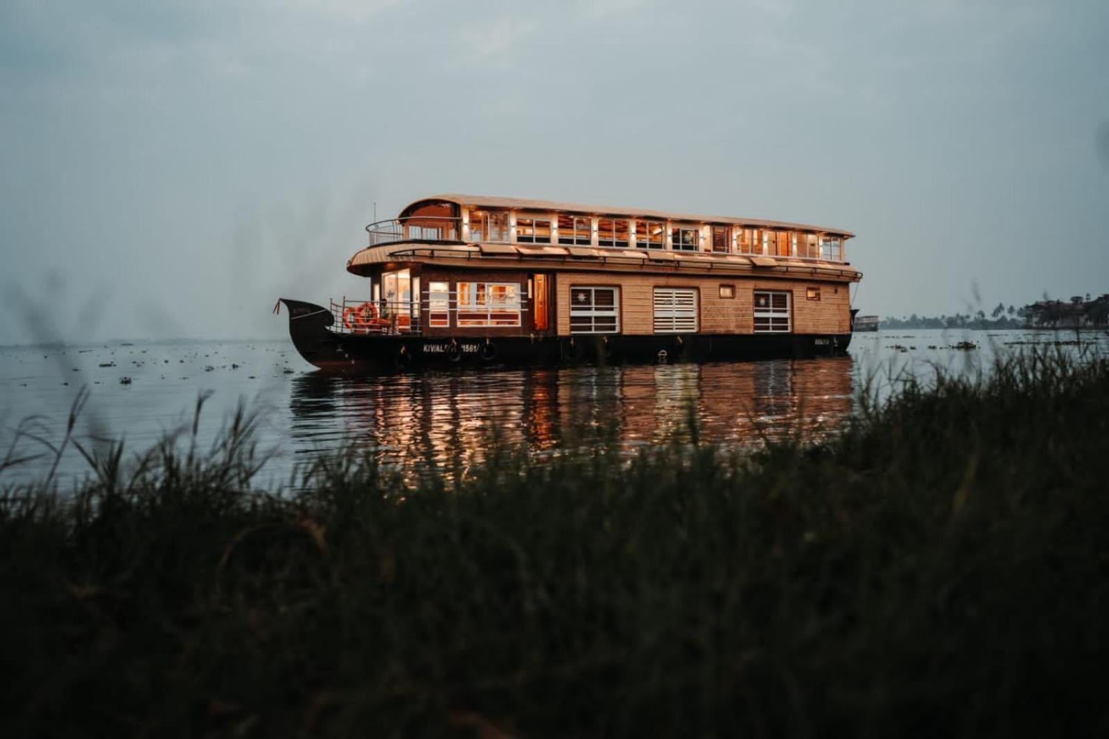 Venice Premium Houseboats Alleppey Alappuzha Exterior photo